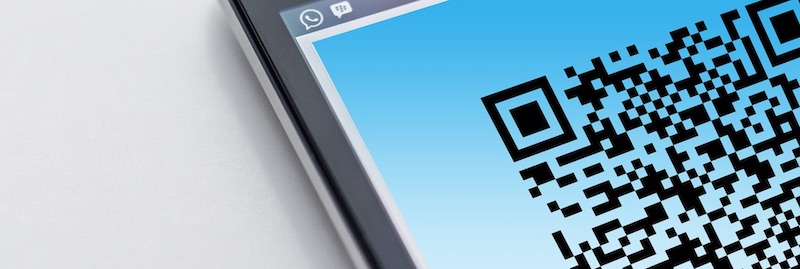 En mobil med en QR-kod